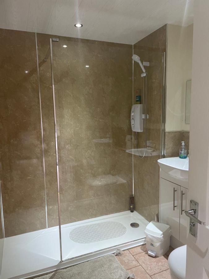 Charleston Apartment Double Ensuite Bedroom With Sole Use Of Kitchen And Living Room Inverness Exterior photo